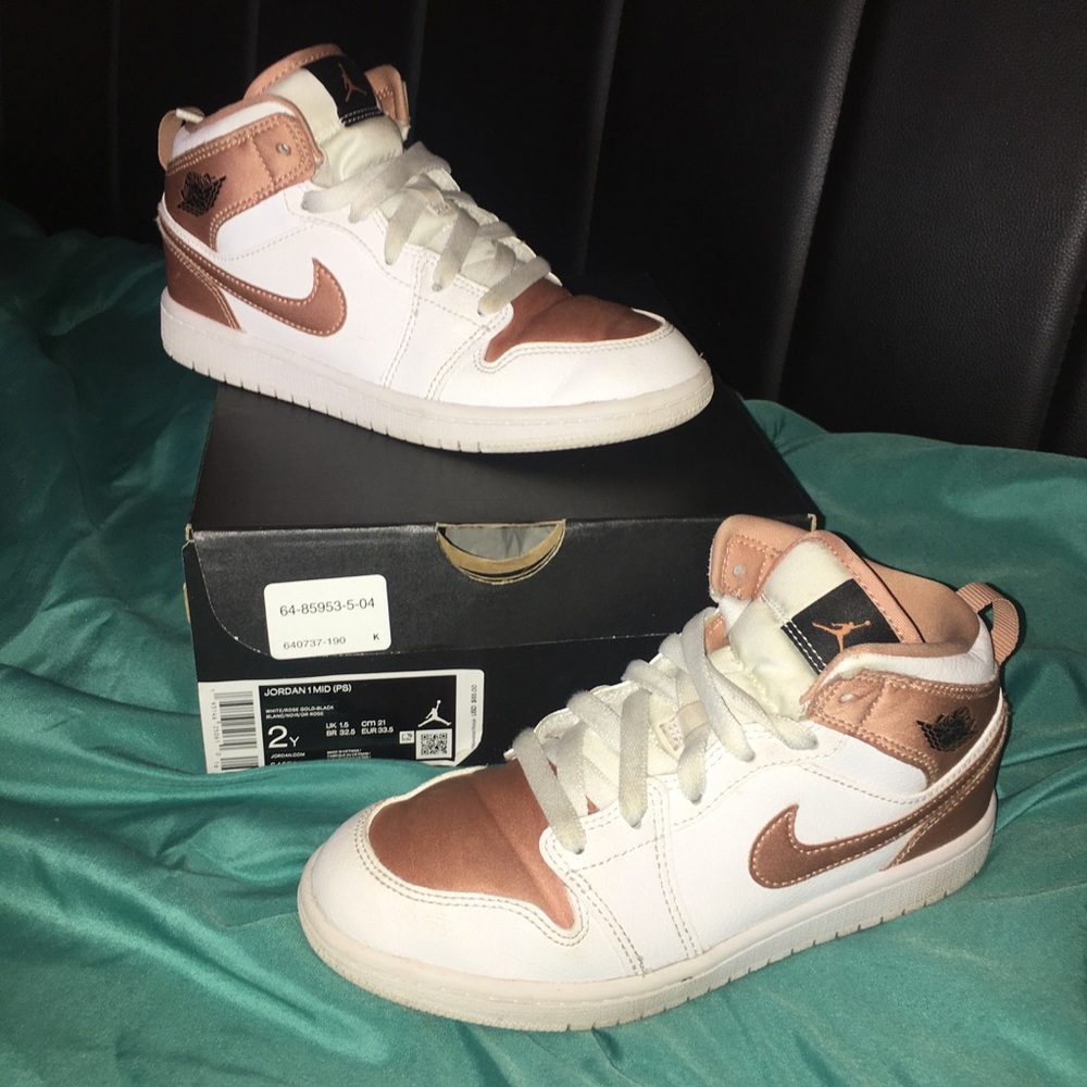 AJ 1 mid